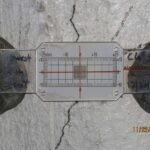 Monitoring with a crack gauge