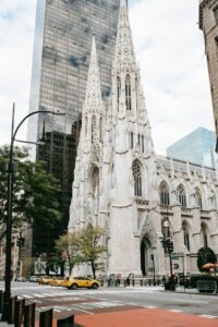 Surrounded by cars and skyscrapers, the historical landmark of St. Patrick’s Cathedral can benefit from Saltus’ construction monitoring services.